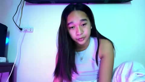 Snapshot of kiara_bedisa143 chatting on November 25, 6:35 am i love bella online show from November 25, 6:35 am