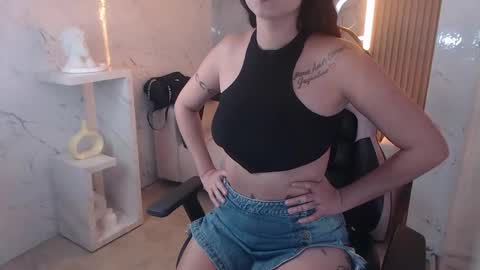 Snapshot of kiara_hot_tf chatting on September 30, 2:11 pm Kiara online show from September 30, 2:11 pm