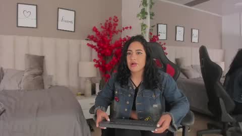 kiara kismet online show from June 19, 1:10 am