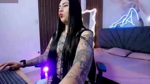 Snapshot of kiara_tay chatting on June 15, 3:20 am KIARA online show from June 15, 3:20 am