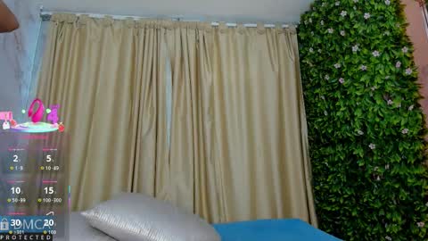 Snapshot of kiara_zahiri_ chatting on September 25, 11:14 am Kiara Zahiri online show from September 25, 11:14 am