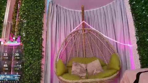 Snapshot of kiara_zahiri_ chatting on October 2, 11:06 am Kiara Zahiri online show from October 2, 11:06 am