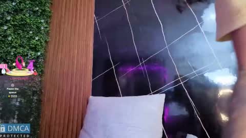 Snapshot of kiara_zahiri_ chatting on October 10, 11:09 am Kiara Zahiri online show from October 10, 11:09 am