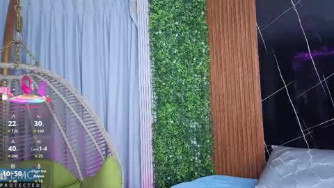 Snapshot of kiara_zahiri_ chatting on October 20, 10:59 am Kiara Zahiri online show from October 20, 10:59 am