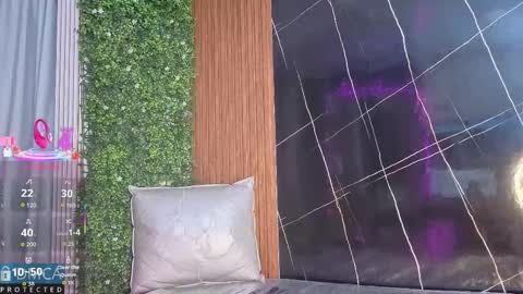 Snapshot of kiara_zahiri_ chatting on October 21, 10:49 am Kiara Zahiri online show from October 21, 10:49 am