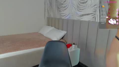 Snapshot of kiaracoule chatting on October 6, 1:47 am Kiara online show from October 6, 1:47 am