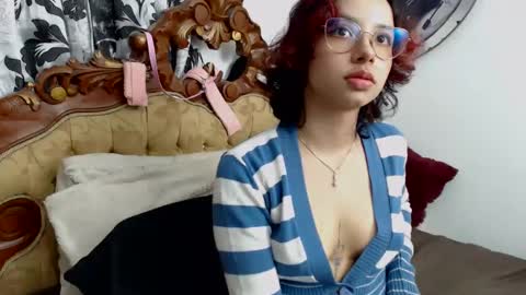 Snapshot of kiaralenon chatting on December 5, 10:45 pm kiaralenon online show from December 5, 10:45 pm