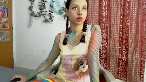 kiaralenon online show from March 18, 2:26 am