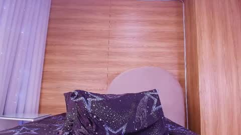 kiaralopez_ online show from May 16, 10:36 am