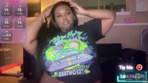 Snapshot of kiarasugars chatting on March 3, 5:02 am KiaraSugars online show from March 3, 5:02 am