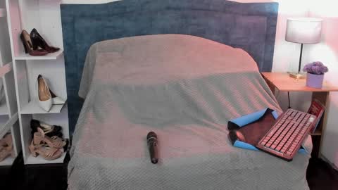 Snapshot of kiaraxmilf chatting on April 4, 10:29 pm kiaraXMlif online show from April 4, 10:29 pm