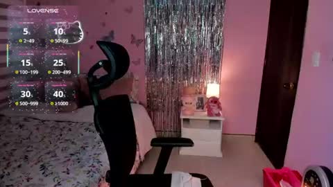 Snapshot of kiarielle chatting on July 2, 12:43 am Kiarielle online show from July 2, 12:43 am