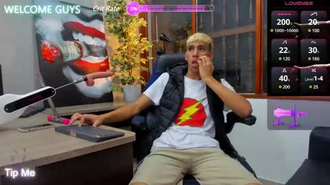 Snapshot of kieran_derek chatting on January 18, 7:37 pm Kieran Derek online show from January 18, 7:37 pm