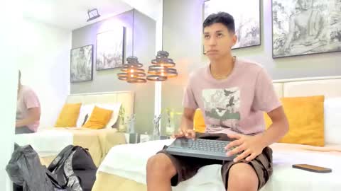 Snapshot of kieran_derek chatting on October 23, 3:17 am Kieran Derek online show from October 23, 3:17 am