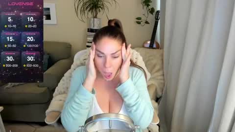 Kiera Reines online show from May 24, 6:35 pm