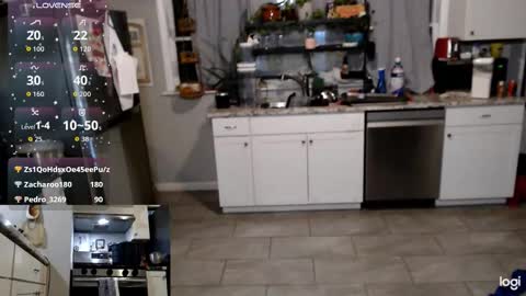 Snapshot of kierbearkisses chatting on October 22, 4:46 am Kiersten online show from October 22, 4:46 am