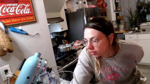 Snapshot of kierbearkisses chatting on February 21, 6:36 am Kiersten online show from February 21, 6:36 am