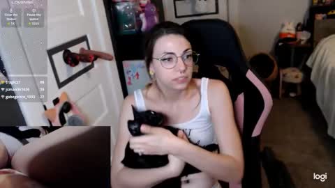 Snapshot of kierbearkisses chatting on March 6, 4:25 pm Kiersten online show from March 6, 4:25 pm