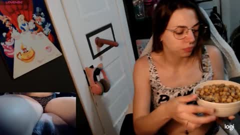 Snapshot of kierbearkisses chatting on March 24, 6:35 pm Kiersten online show from March 24, 6:35 pm