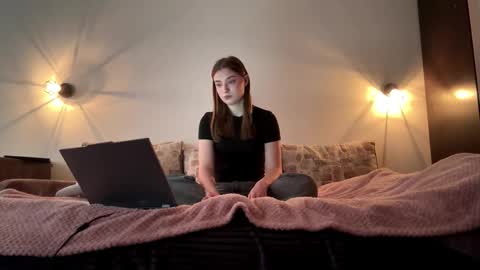 Snapshot of kierstentates chatting on March 6, 12:34 pm Ola my name is Lissa Lets hit 10 Thumbs Up together online show from March 6, 12:34 pm