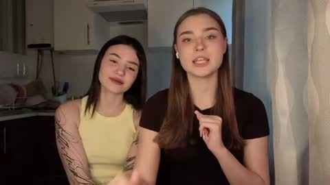 Ola my name is Lissa  Lets hit 10 Thumbs Up together   online show from April 30, 2:12 pm