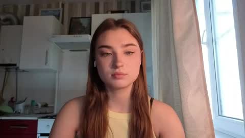 Ola my name is Lissa  Lets hit 10 Thumbs Up together   online show from May 8, 5:24 am