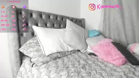 INSTAGRAM Kiannaweb  online show from January 22, 1:53 am
