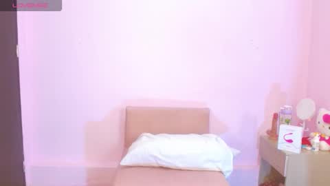 Snapshot of kiitty_horny_ chatting on October 15, 12:38 pm Melody online show from October 15, 12:38 pm