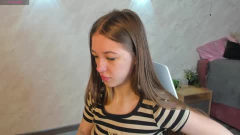 Kiki online show from May 17, 1:03 am