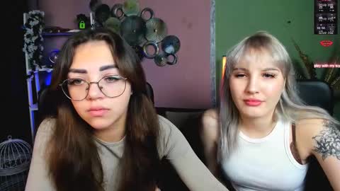 Snapshot of kiki_swan chatting on December 4, 6:55 am kiki_swan online show from December 4, 6:55 am