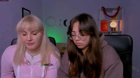 Snapshot of kiki_swan chatting on February 2, 7:18 am kiki_swan online show from February 2, 7:18 am