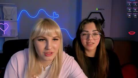 Snapshot of kiki_swan chatting on February 6, 8:07 am kiki_swan online show from February 6, 8:07 am