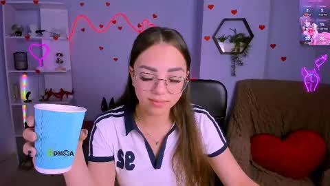 kiki_swan online show from May 28, 5:49 am