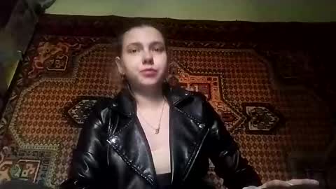 kikibang_ online show from November 17, 8:20 am