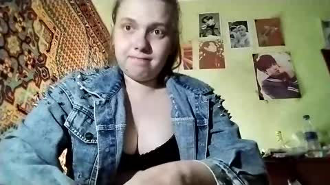 Snapshot of kikibang_ chatting on May 8, 6:35 pm kikibang_ online show from May 8, 6:35 pm