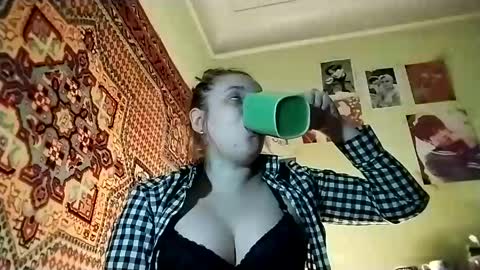 Snapshot of kikibang_ chatting on May 15, 7:32 pm kikibang_ online show from May 15, 7:32 pm
