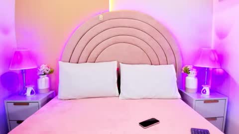 KI KI online show from February 25, 7:34 pm