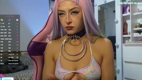 Snapshot of kikilepetite chatting on November 6, 7:04 pm kiki online show from November 6, 7:04 pm