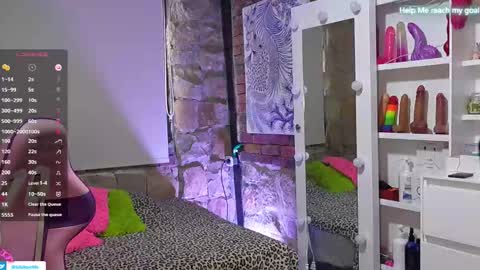 Snapshot of kikilepetite chatting on December 14, 6:23 pm kiki online show from December 14, 6:23 pm