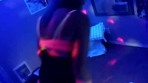 kikilovespartylights online show from March 29, 10:26 am