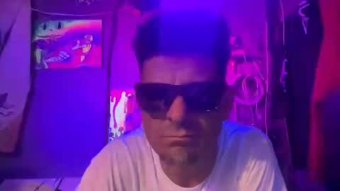 Snapshot of kilad1982 chatting on April 4, 7:33 pm kilad1982 online show from April 4, 7:33 pm