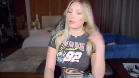 Snapshot of killer__tits chatting on January 15, 9:29 pm Killer Tits online show from January 15, 9:29 pm