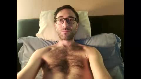 Snapshot of killua1993 chatting on February 16, 10:33 am kingstoned online show from February 16, 10:33 am