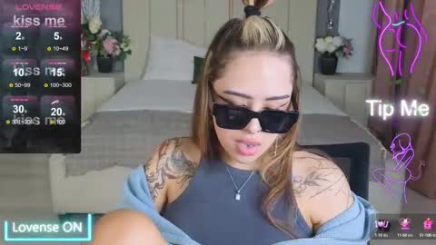 Snapshot of kim_brownie chatting on October 1, 1:17 pm Kim online show from October 1, 1:17 pm