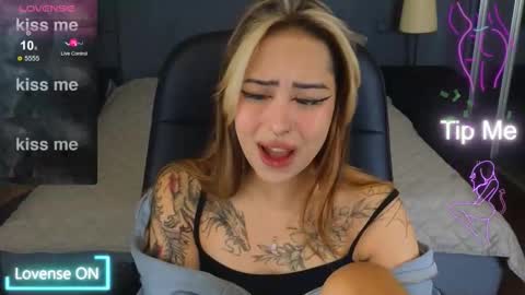 Snapshot of kim_brownie chatting on October 15, 5:07 am Kim online show from October 15, 5:07 am