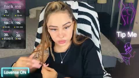 Snapshot of kim_brownie chatting on October 18, 8:31 pm Kim online show from October 18, 8:31 pm