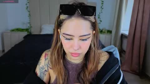 Snapshot of kim_brownie chatting on October 29, 9:44 am Kim online show from October 29, 9:44 am