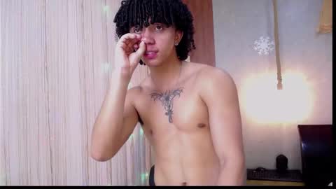 Snapshot of kim_curly_ chatting on February 9, 7:23 am KIM online show from February 9, 7:23 am