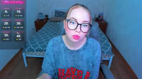 Snapshot of kim_girl_next_door chatting on November 21, 9:30 am KIM online show from November 21, 9:30 am