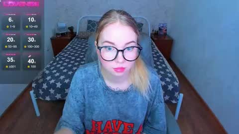 Snapshot of kim_girl_next_door chatting on November 30, 10:19 am KIM online show from November 30, 10:19 am